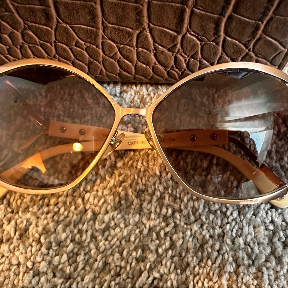Stylish Gold Sunglasses